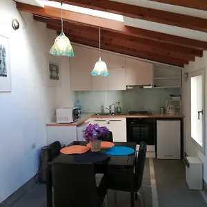 Charming House In Venecia
